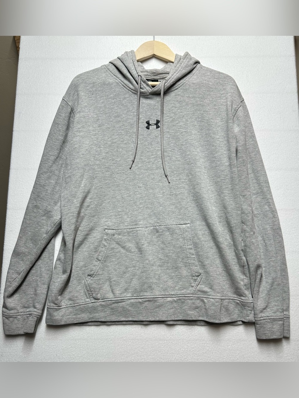 Under Armour Light Gray Hooded Pullover Sweatshirt